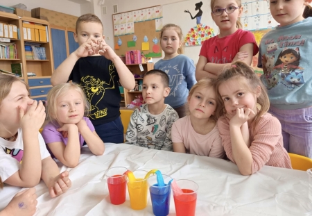 Marcowe eksperymenty - Dzieci od najmłodszych lat są odkrywcami i badaczami