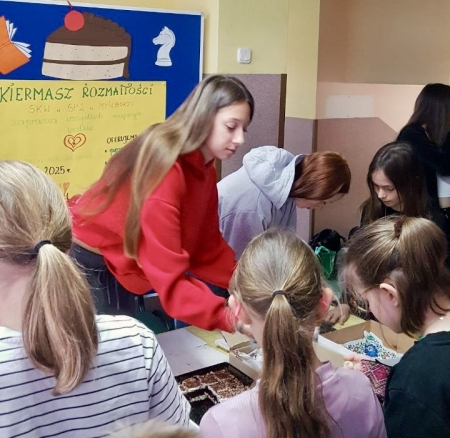 Podsumowanie akcji charytatywnych - Kiermasz Rozmaitości i sprzedaż gofrów 