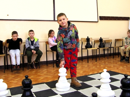 Zajęcia szachowe klasy 1C w Myśliborskim Klubie Szachowym