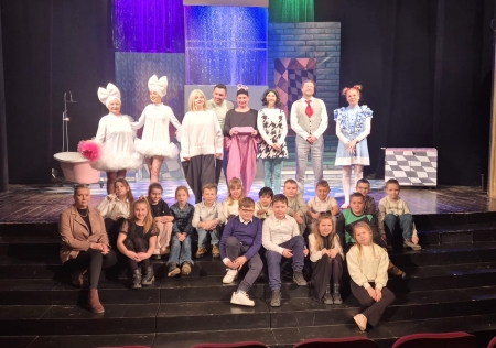 ,,Niesamowite przygody dziesięciu skarpetek” – relacja z wyjazdu do teatru kl. 3b i 3c