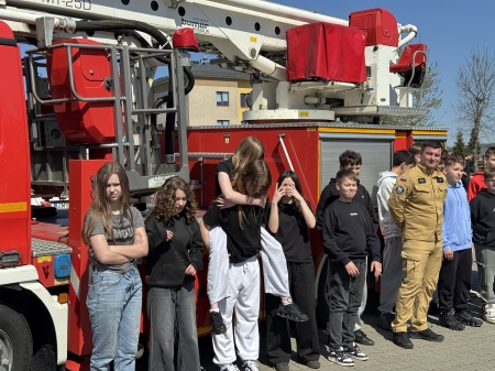 Spotkanie ze strażakami - kl. 7a i 7b
