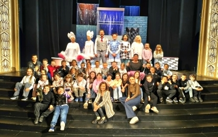 ,,Niesamowite przygody dziesięciu skarpetek” – relacja z wyjazdu do teatru kl. 1c, 2c i 5d