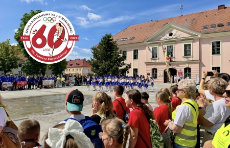 Przemarsz ulicami miasta z okazji 60-lecia SP2 - relacja