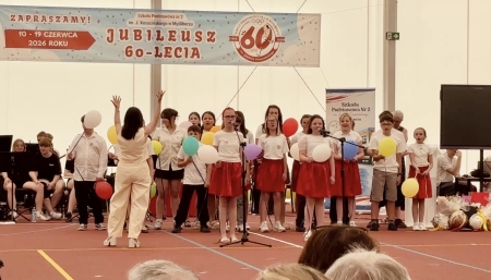 Uroczysty Apel z okazji 60-lecia ''Dwójki'' - fotorelacja