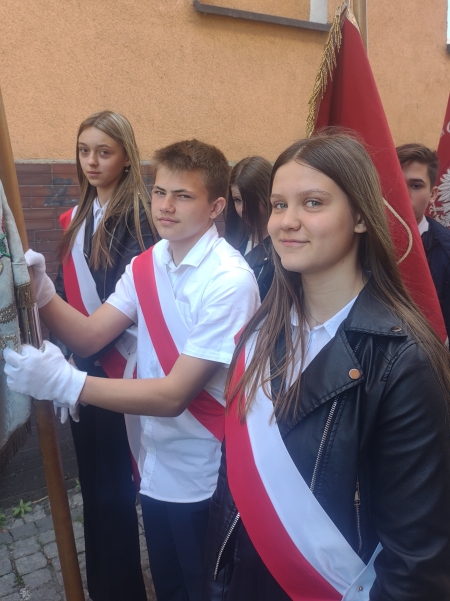Nasi uczniowie na uroczystych obchodach Dnia Polskich Dzieci Wojny